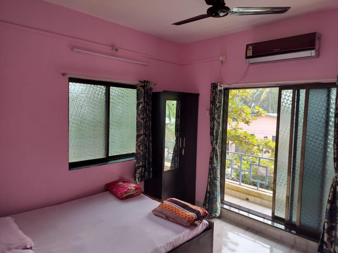 Gulmohar Cottages - Home Stay In 알리바그 외부 사진